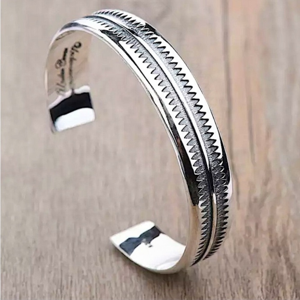 STERLING SILVER TOOTH ENGRAVED BANGLE BRACELET